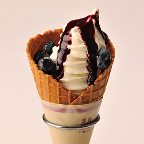 飛鳥ベジフルパフェ (ブルーベリー ・あすかルビー)